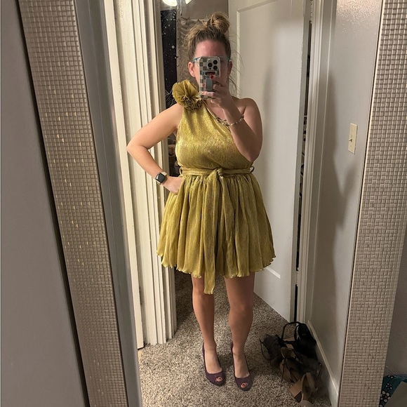 Red Dress - Queen of Gems Gold Dress -size medium- sold out!! - Picture 8 of 8